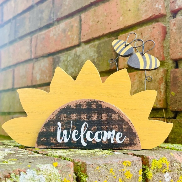 *Distressed Wooden “Welcome” Sunflower Shelf Sitter with Bees - Picture 4 of 13